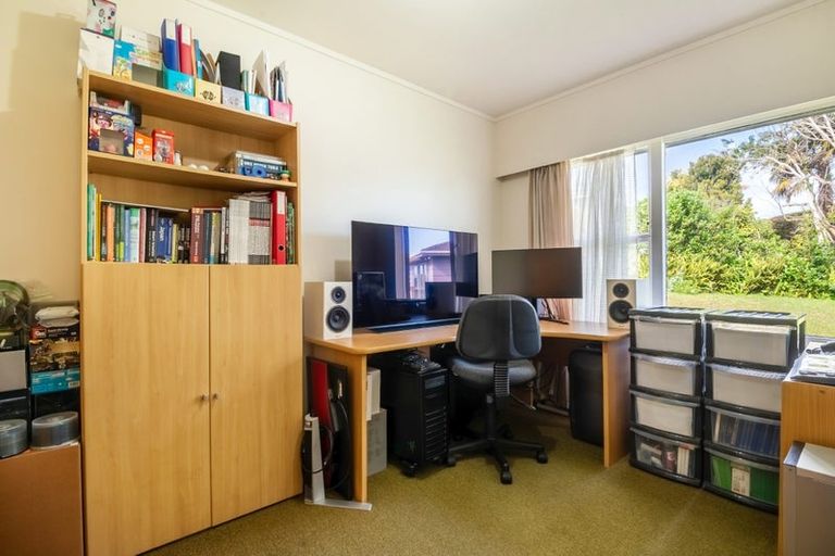 Photo of property in 2/28b Sunnynook Road, Sunnynook, Auckland, 0620