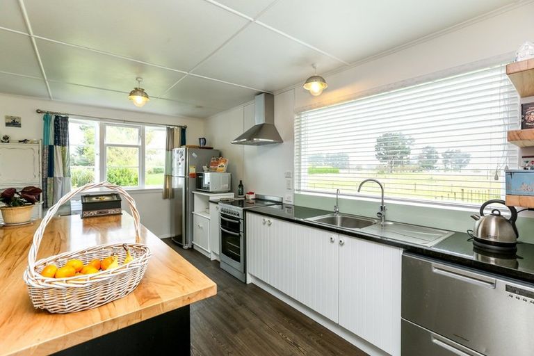 Photo of property in 2 Tayler Street, Eltham, 4322