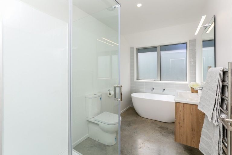 Photo of property in 6b Burns Street, Westown, New Plymouth, 4310