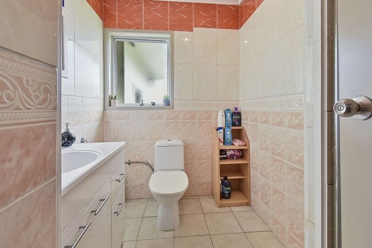 Photo of property in 13 Sunlands Drive, Manurewa, Auckland, 2102