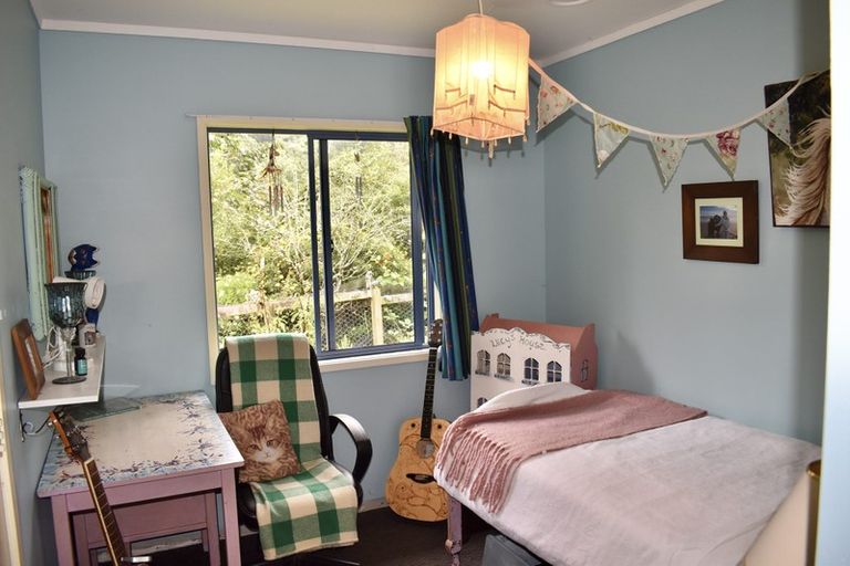 Photo of property in 40 Kaitawa Road, Hautere, Otaki, 5582