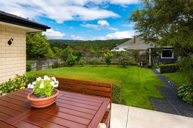 Photo of property in 88 Milton Terrace, Picton, 7220