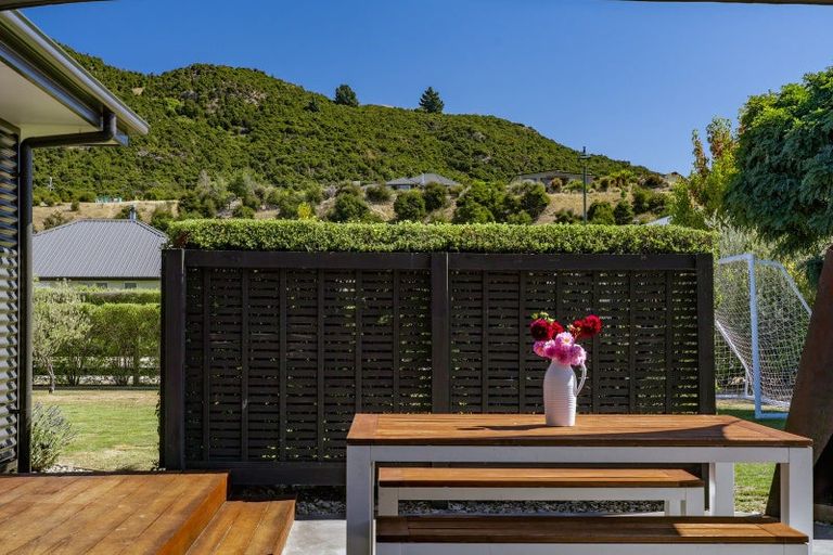 Photo of property in 12 Warbler Lane, Albert Town, Wanaka, 9305