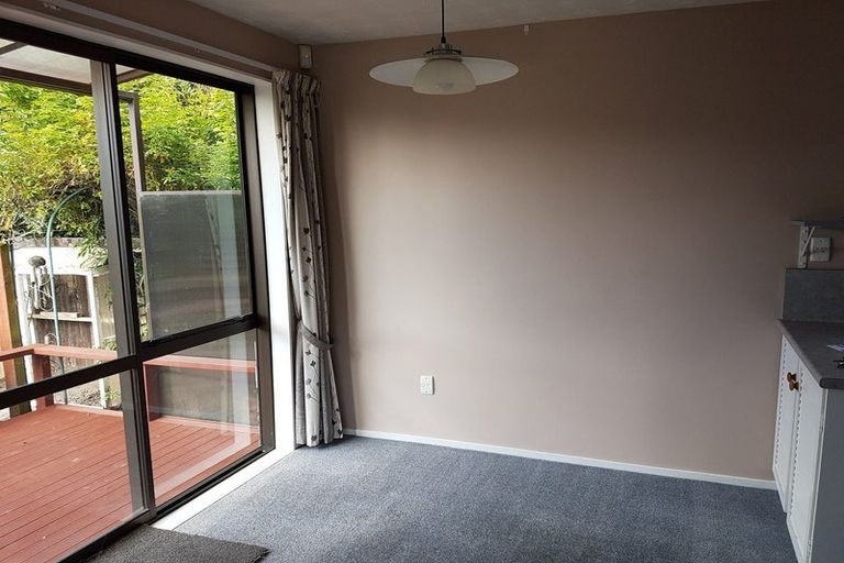 Photo of property in 3 Strack Place, Redwood, Christchurch, 8051