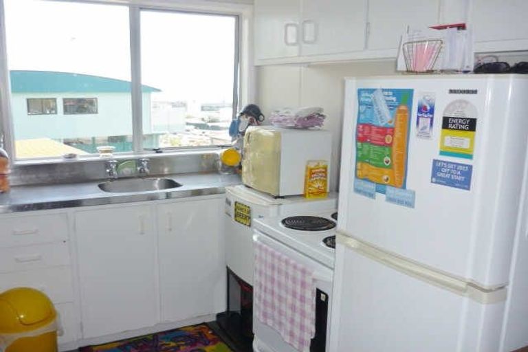 Photo of property in 16 Findlay Street, Moturoa, New Plymouth, 4310