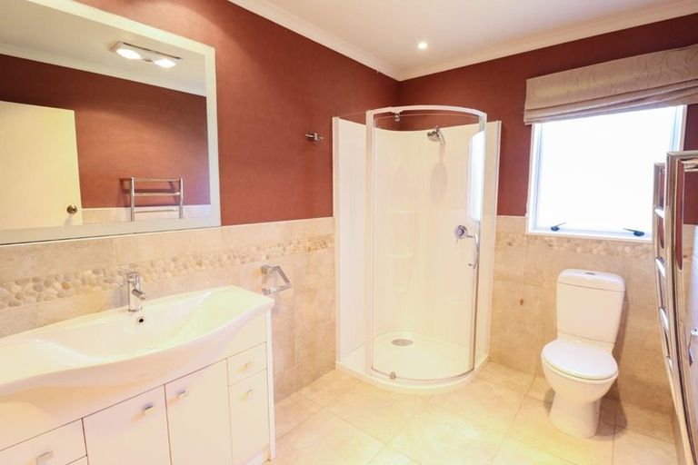 Photo of property in 18 Churchill Avenue, Hokowhitu, Palmerston North, 4410