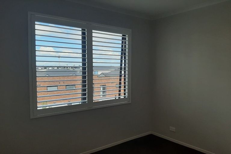 Photo of property in 5/7 Uku Lane, Hobsonville, Auckland, 0616