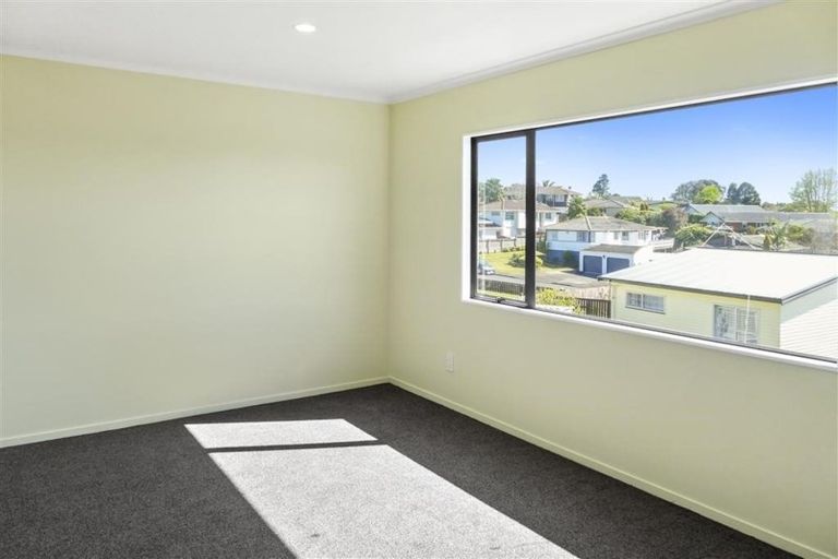 Photo of property in 86a Rosewarne Crescent, Glendene, Auckland, 0602