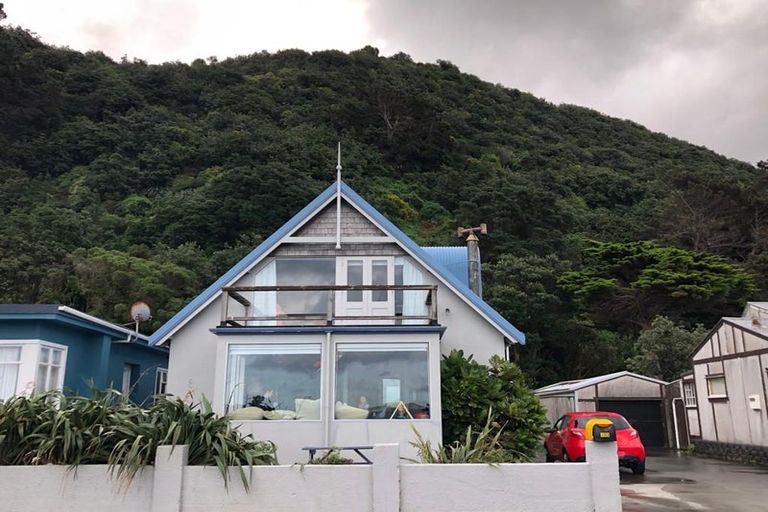 Photo of property in 133 Breaker Bay Road, Breaker Bay, Wellington, 6022