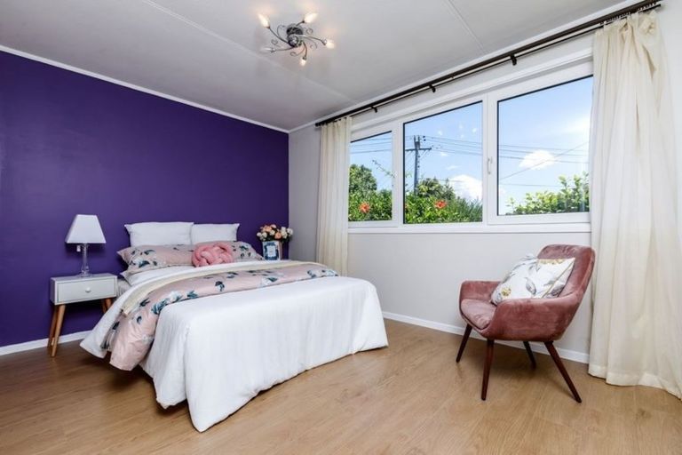 Photo of property in 17 Coroglen Avenue, Birkenhead, Auckland, 0626