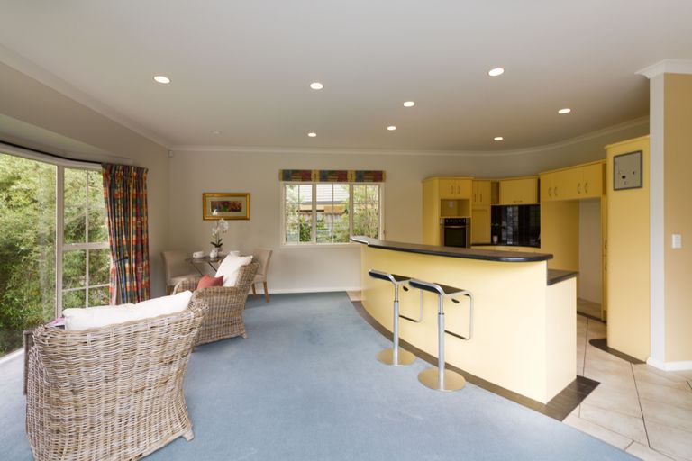 Photo of property in 11 The Oaks, Awapuni, Palmerston North, 4412