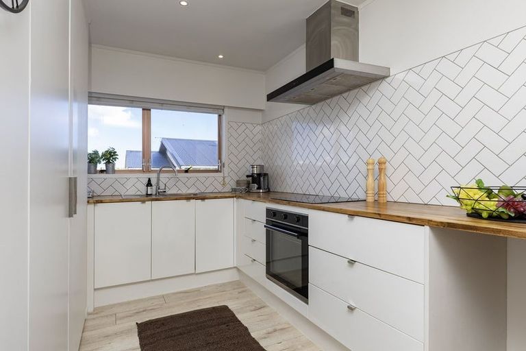 Photo of property in 64 West Coast Road, Glen Eden, Auckland, 0602