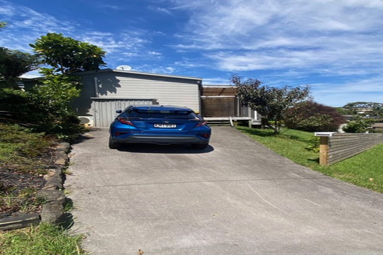 Photo of property in 17 Valhalla Drive, Beach Haven, Auckland, 0626