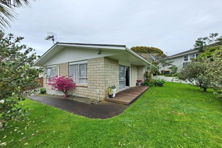 Photo of property in 81 Riversdale Drive, Merrilands, New Plymouth, 4312