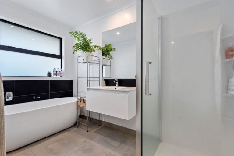 Photo of property in 205 Ballintoy Park Drive, Welcome Bay, Tauranga, 3175