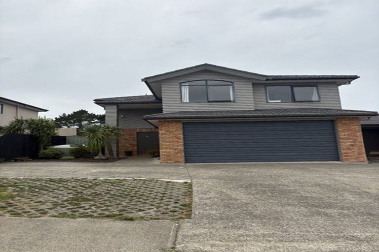 Photo of property in 65 Rising Parade, Fairview Heights, Auckland, 0632