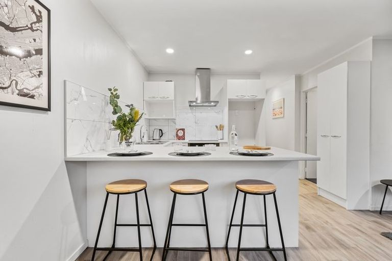 Photo of property in 2/31 Bowater Place, Manurewa, Auckland, 2102