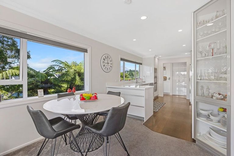 Photo of property in 7a Caledonia Place, Highlands Park, New Plymouth, 4312