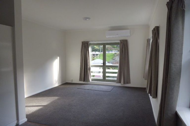 Photo of property in 24 Governor Road, Northland, Wellington, 6012