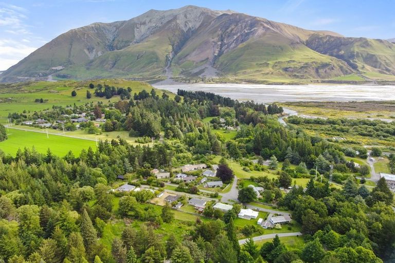 Photo of property in 1 Harper Place, Lake Coleridge, 7572