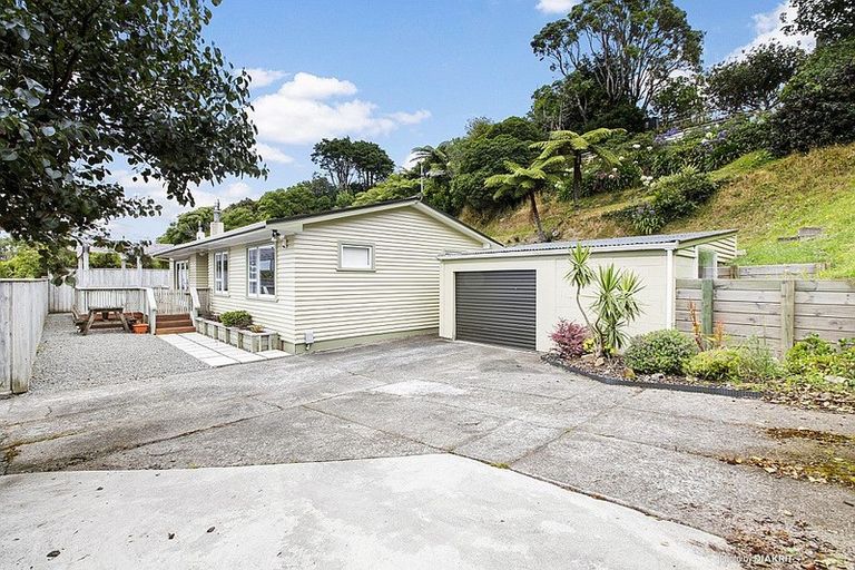 Photo of property in 58 Salford Street, Newlands, Wellington, 6037