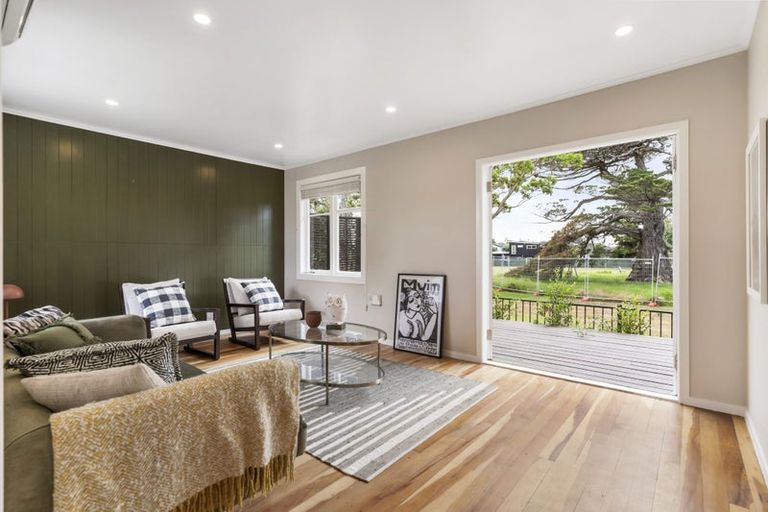 Photo of property in 24d Clinton Avenue, Te Atatu Peninsula, Auckland, 0610