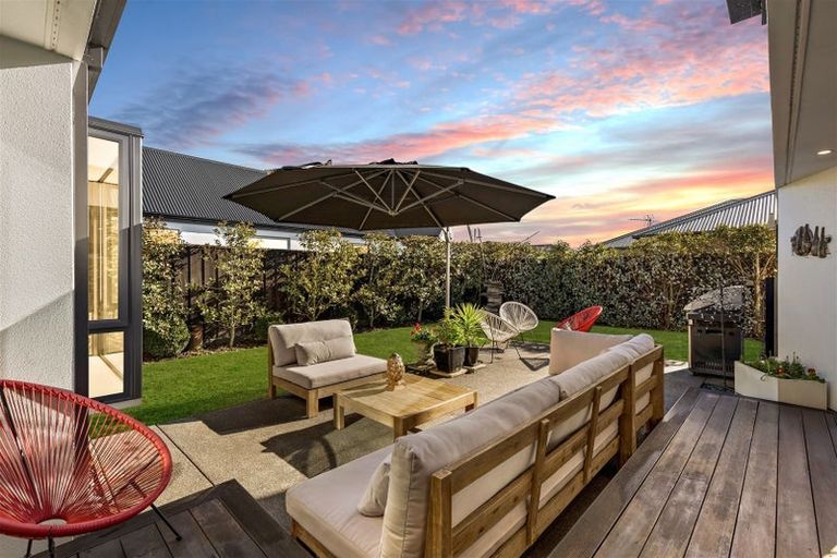 Photo of property in 27 Holiday Drive, Mairehau, Christchurch, 8052