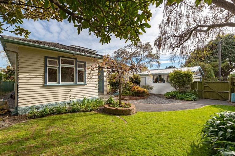 Photo of property in 51 Pohutukawa Street, Woburn, Lower Hutt, 5010