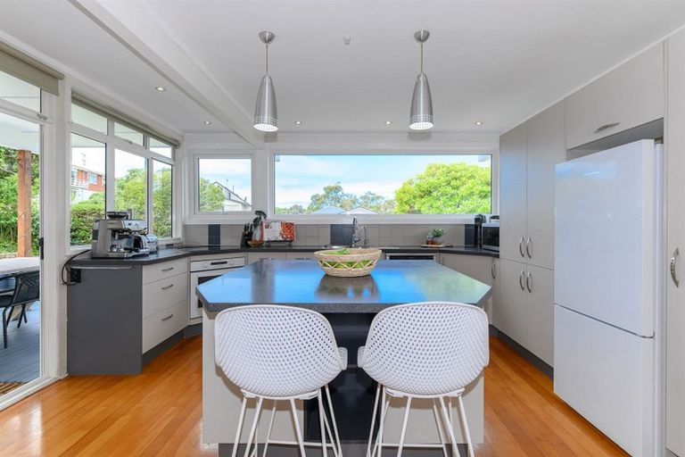 Photo of property in 43 Knightsbridge Drive, Forrest Hill, Auckland, 0620