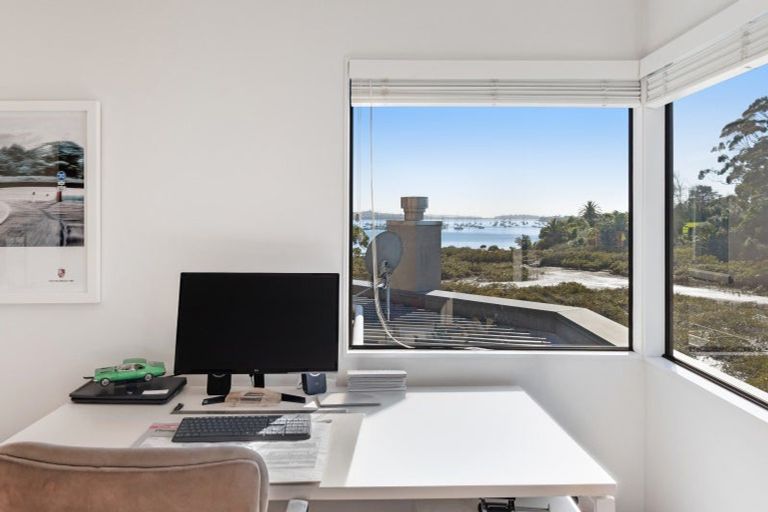 Photo of property in 27b Tamaki Bay Drive, Pakuranga, Auckland, 2010