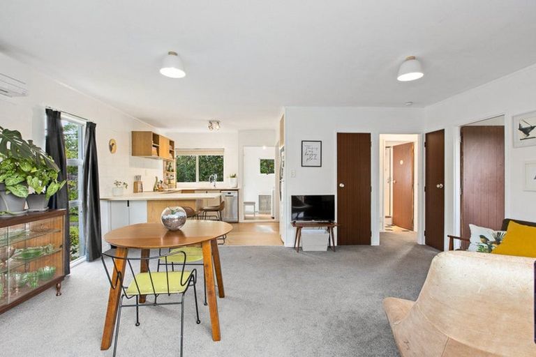 Photo of property in 1/15 Trojan Crescent, New Lynn, Auckland, 0600