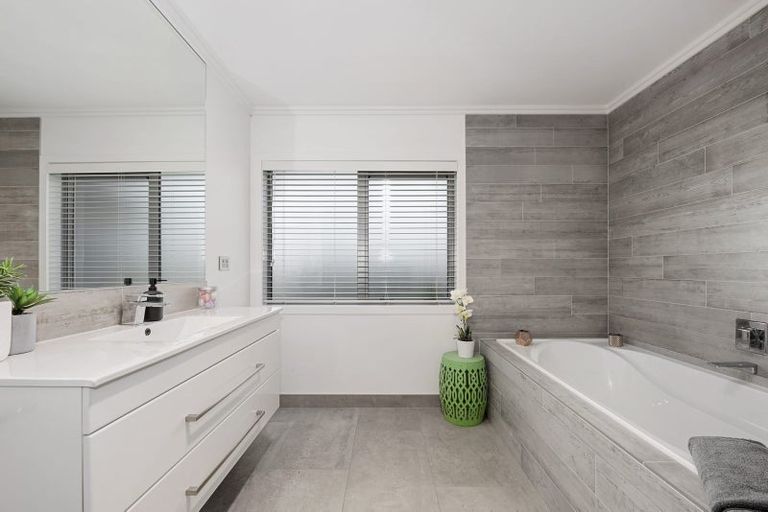 Photo of property in 583 State Highway 16, Kumeu, 0891