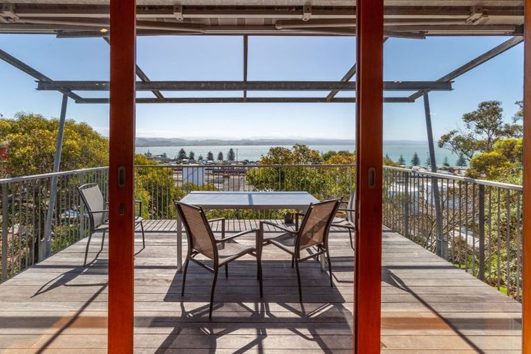 Photo of property in 5 Chilton Road, Hospital Hill, Napier, 4110