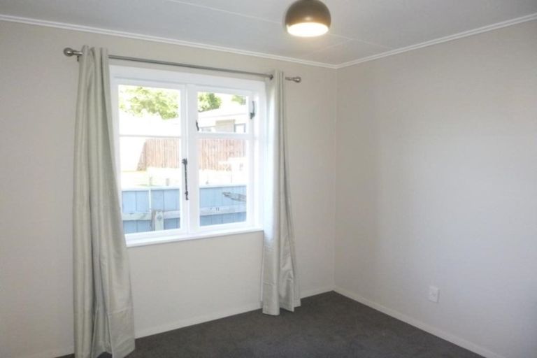 Photo of property in 121 Wellington Road, Wainuiomata, Lower Hutt, 5014