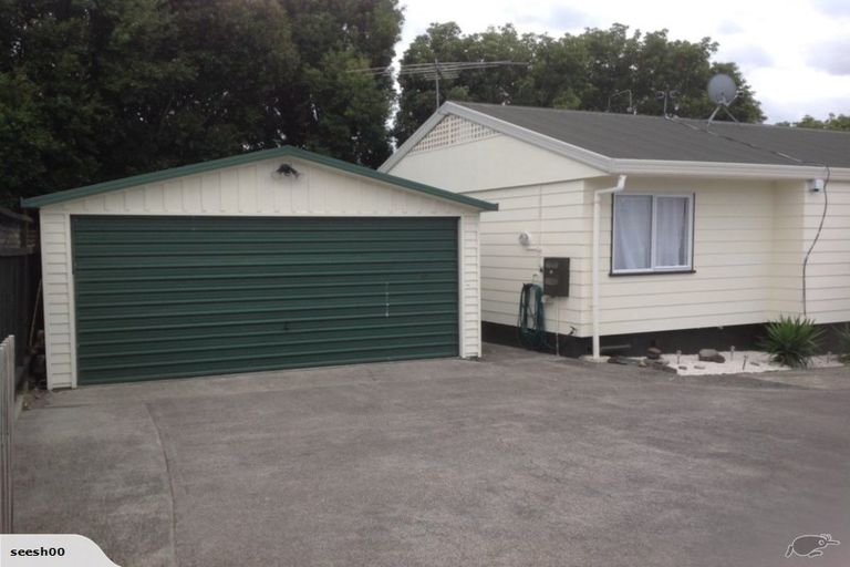 Photo of property in 2/13 Kirklow Place, Goodwood Heights, Auckland, 2105