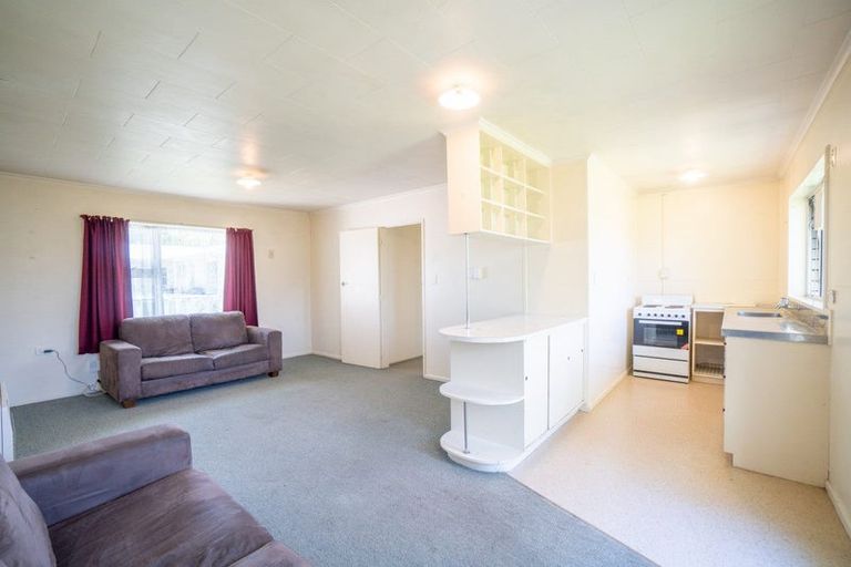 Photo of property in 3 Seddon Street, Takaro, Palmerston North, 4412