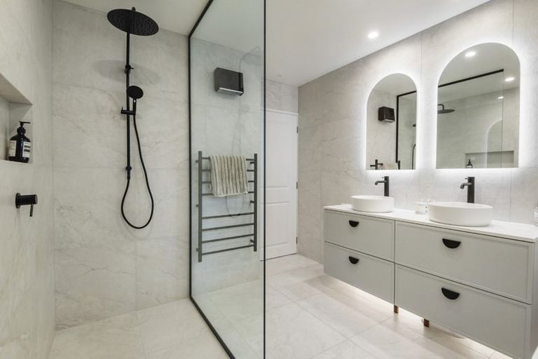 Photo of property in 2/35a Rangatira Road, Beach Haven, Auckland, 0626