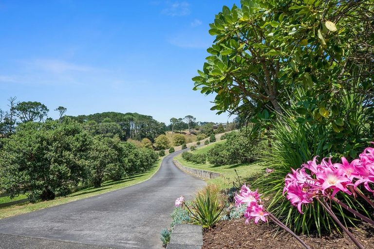 Photo of property in 109 Warman Road, Okura, Auckland, 0792