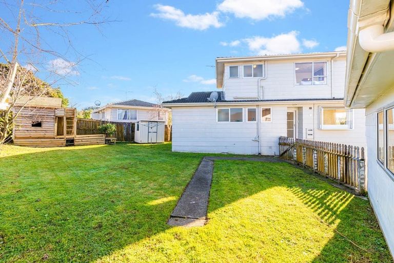 Photo of property in 8 Lisa Rise, Half Moon Bay, Auckland, 2012