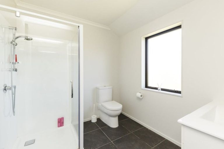 Photo of property in 20 La Lena Grove, Fitzherbert, Palmerston North, 4410