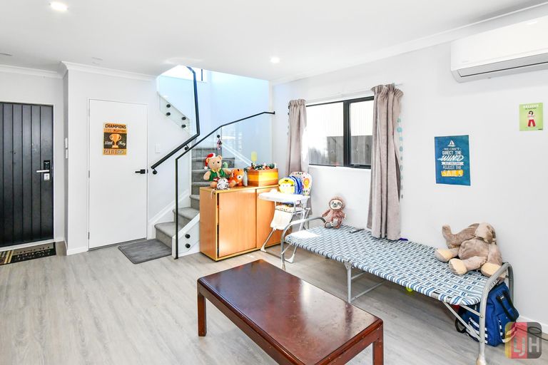 Photo of property in 5/24 Watson Place, Papatoetoe, Auckland, 2025