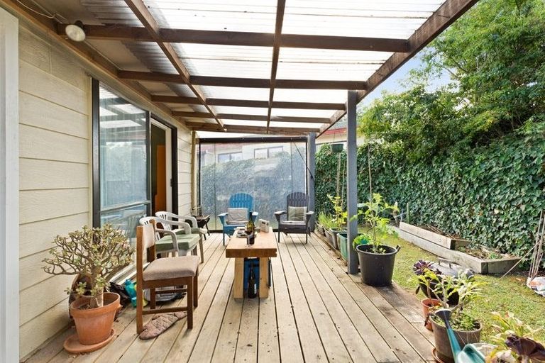 Photo of property in 21 Riserra Drive, Ranui, Auckland, 0612