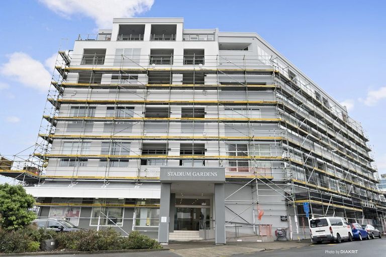 Photo of property in Stadium Garden Flats, 219/107 Thorndon Quay, Pipitea, Wellington, 6011