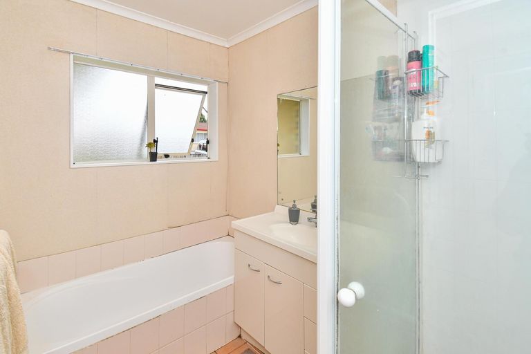 Photo of property in 405a Roscommon Road, Clendon Park, Auckland, 2103