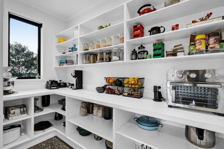 Photo of property in 6 Pebble Beach Court, Waiwhakaiho, New Plymouth, 4312