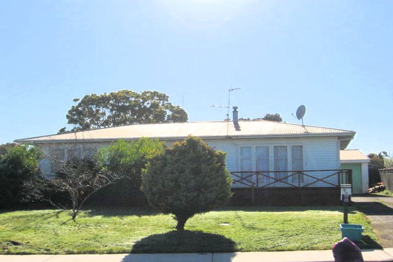 Photo of property in 108 Cargill Street, Papakura, 2110