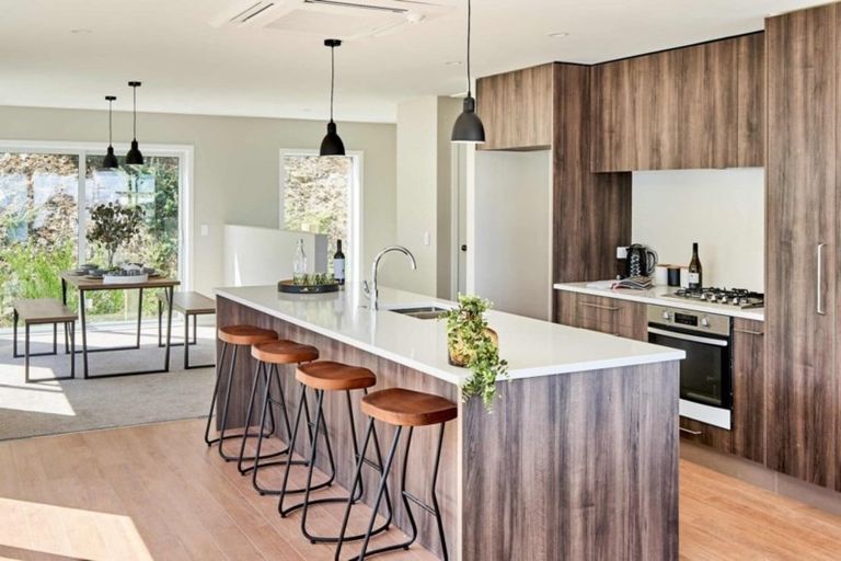 Photo of property in 36 Domett Street, Newlands, Wellington, 6037