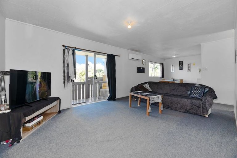 Photo of property in 5 Edgware Road, West Harbour, Auckland, 0618