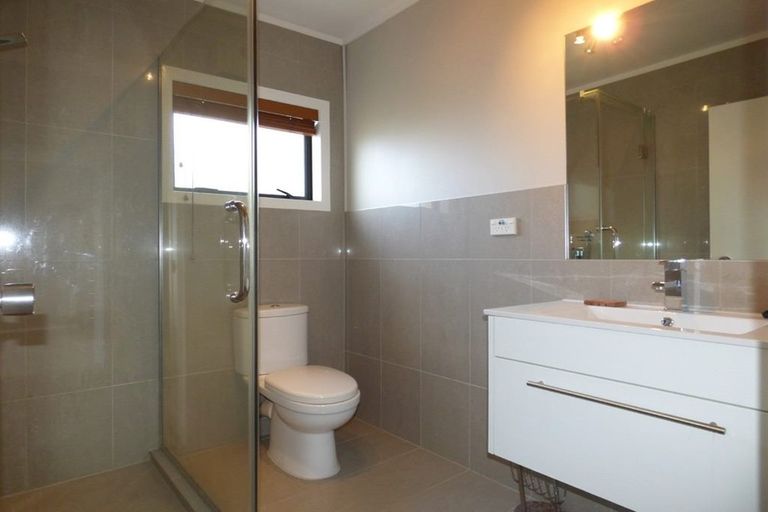 Photo of property in 2a Korotaha Terrace, Rothesay Bay, Auckland, 0630