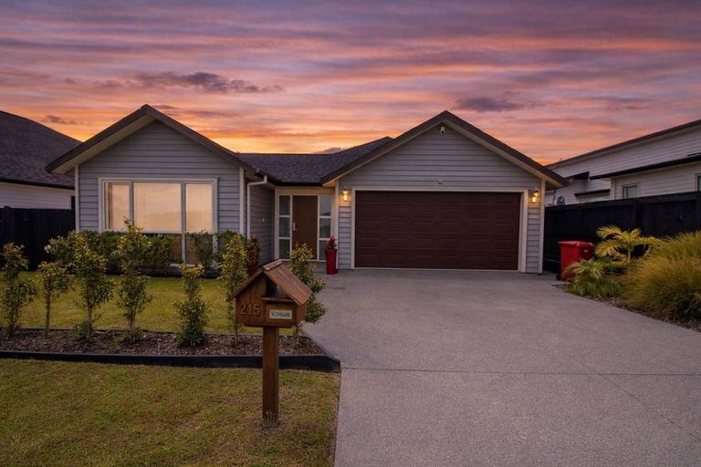 Photo of property in 216 Wainui Road, Silverdale, 0932